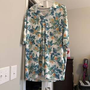 IZOD Saltwater Men's Floral Button Down Hawaiian Shirt